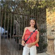 Soy una estudiante a la que le encanta dar clases para ayudar a mejorar tanto para la ESO  como para primaria